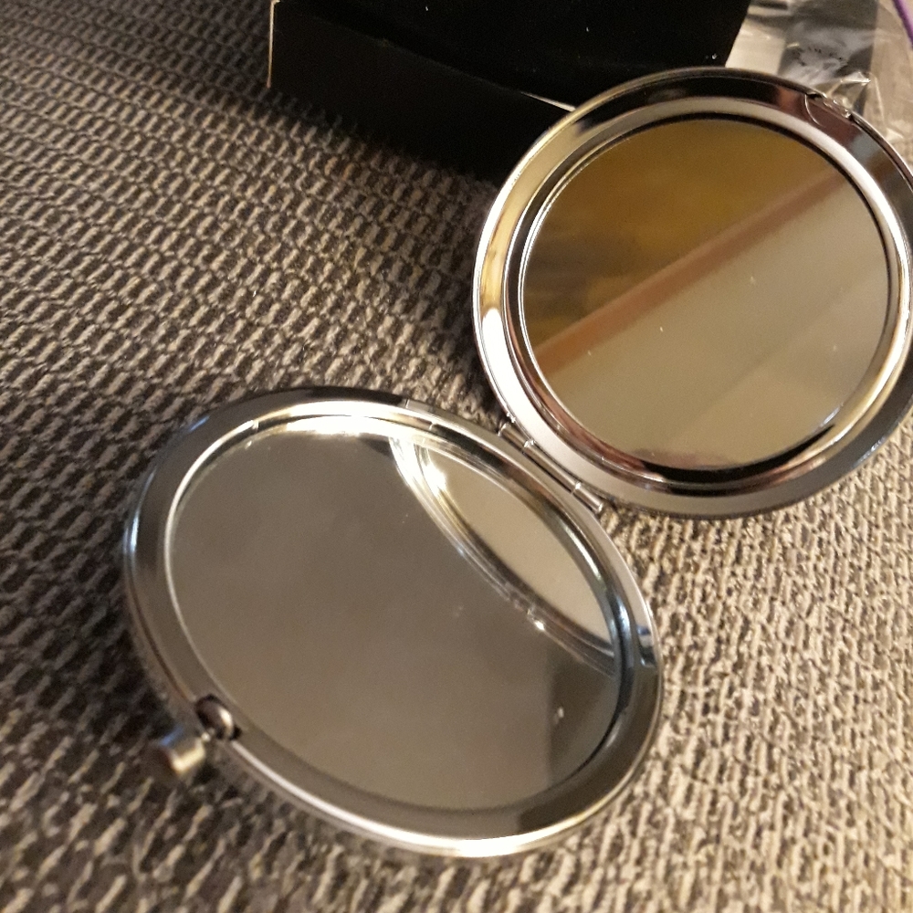 2- Brand new compacts - Picture 2 of 2
